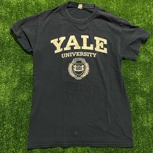 Unisex Gildan Yale University T-Shirt- Size S